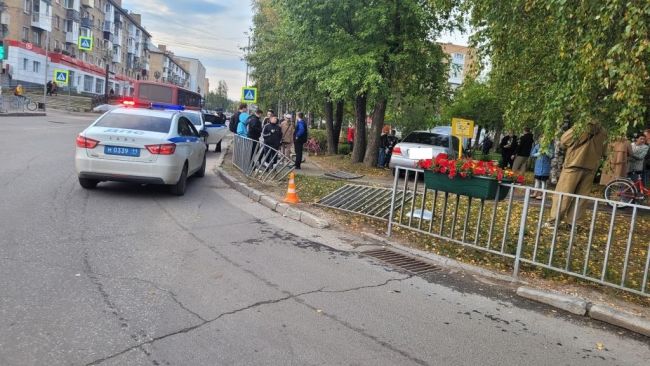 В Ухте водитель Mitsubishi Lancer въехал на тротуар