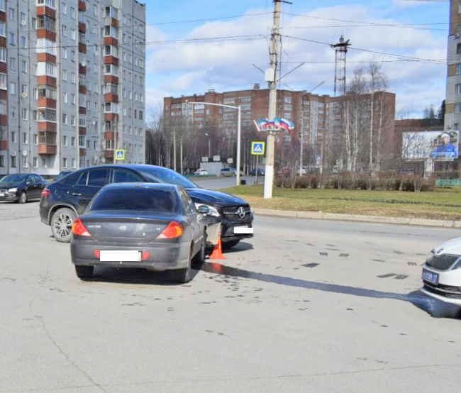 В Ухте Mercedes