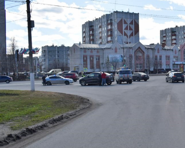В Ухте Mercedes